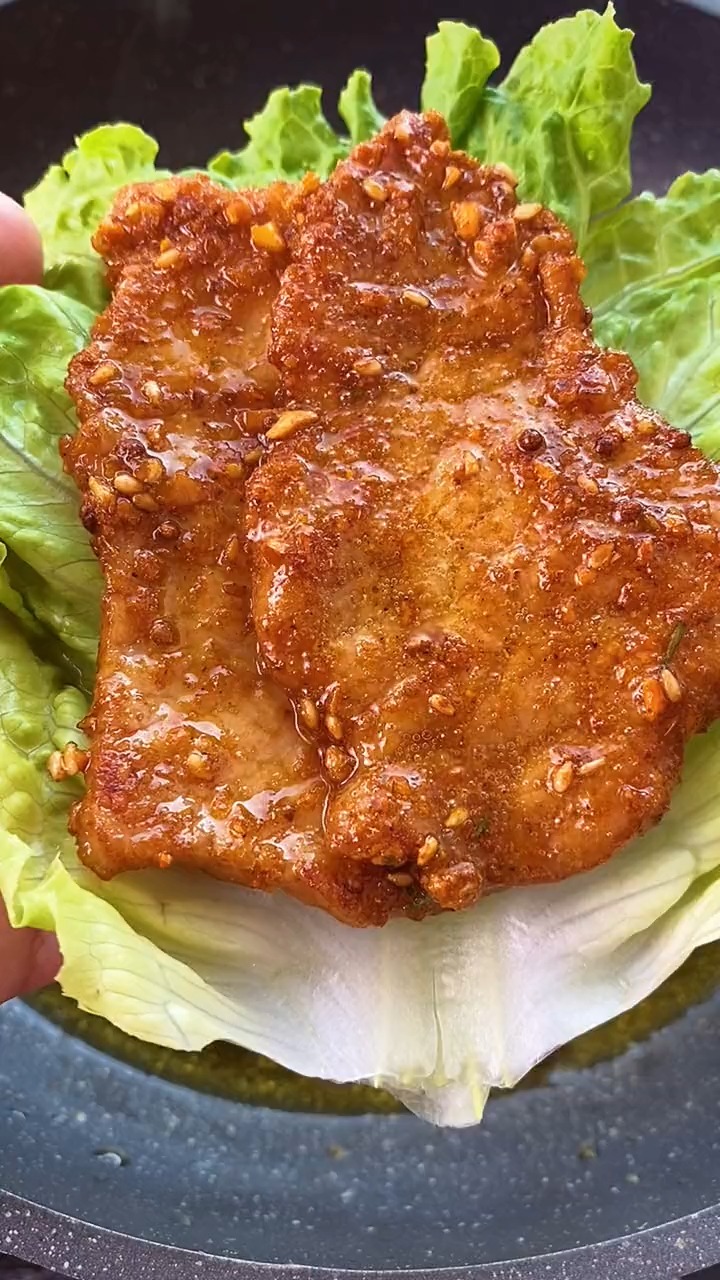很多人把猪里脊买回来不知道怎么做,今天这个做法你肯定没吃过,而且很好吃