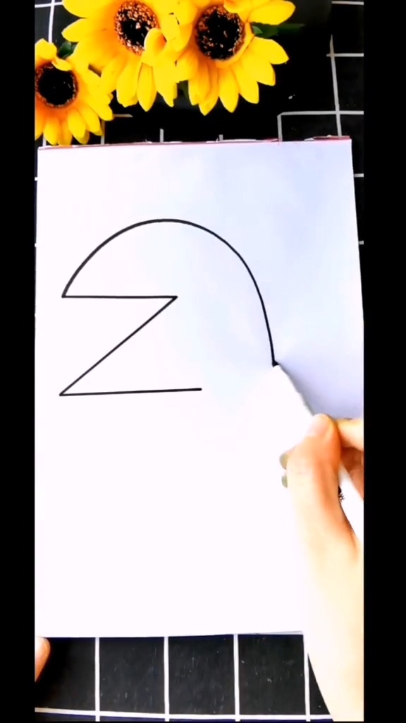 小朋友们喜欢的鲨鱼来了哦，字母Z画一条鲨鱼，试试看，画好了可以@我哦#儿童画#