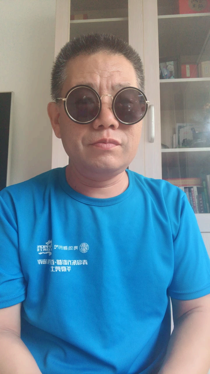 #全民正能量#苍蝇专盯有风的鸡蛋