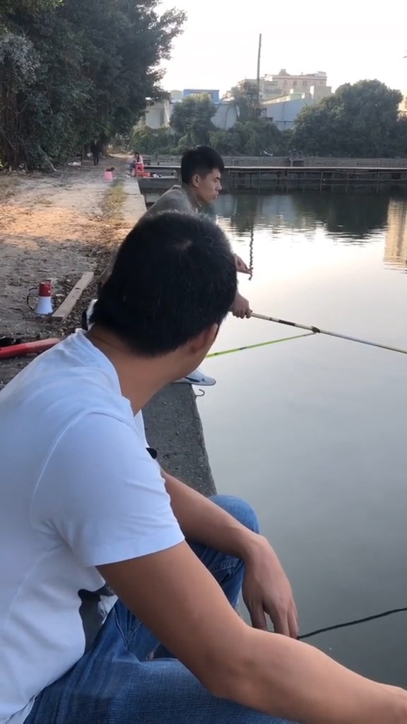 钓鱼到鱼时候的你是这样吗