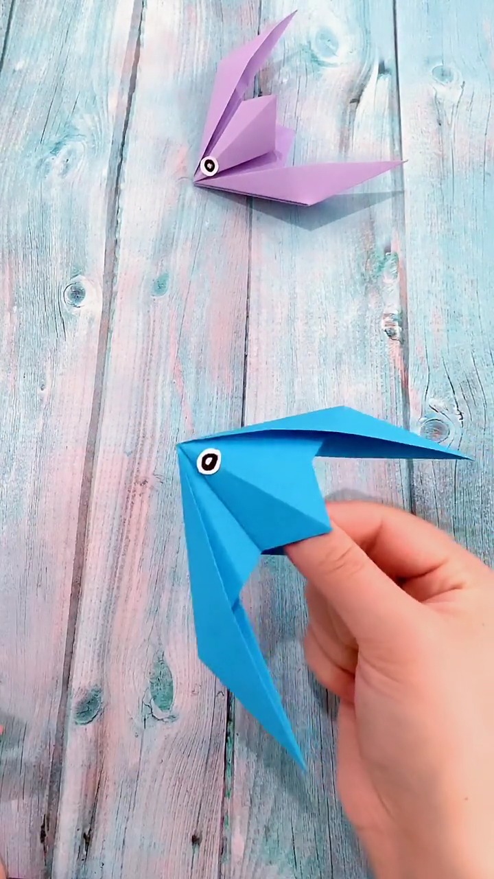 一张彩色卡纸,7秒教会你做一个热带鱼