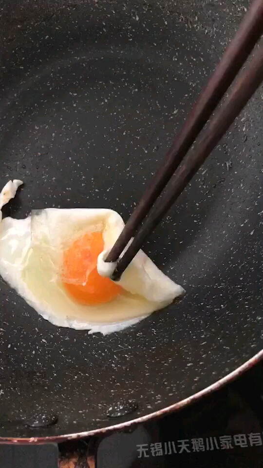 什么锅不用油可以煎蛋? 