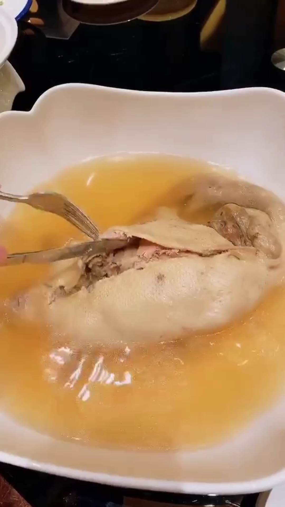 无骨头的八宝鸡,皮酥肉嫩,特色菜里的一绝