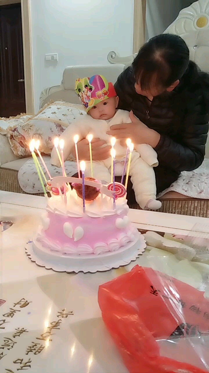 100天了,祝宝宝生日快乐,妈妈爱你