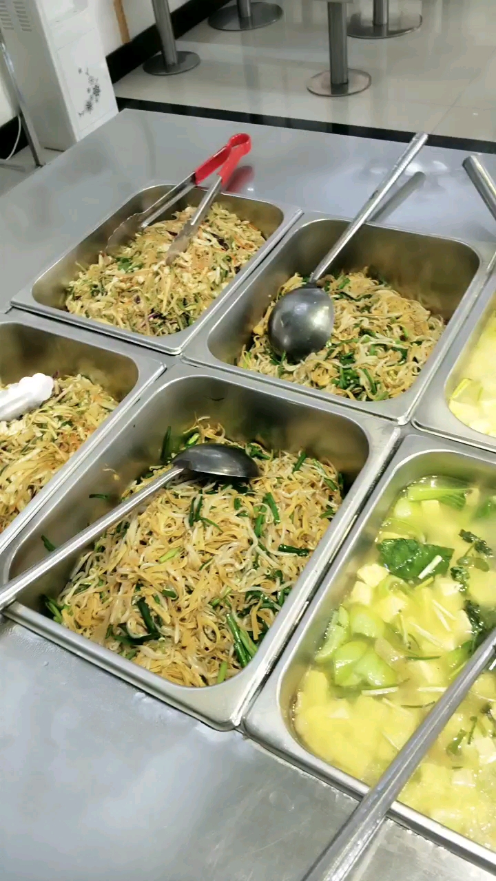 丰盛的午餐