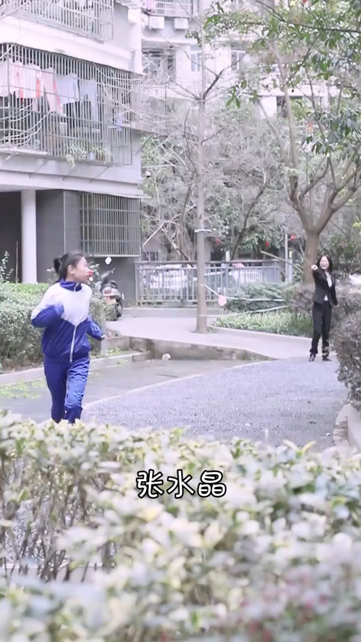 这么冷的天就该吃碗麻辣烫张老师来了天天笑园
