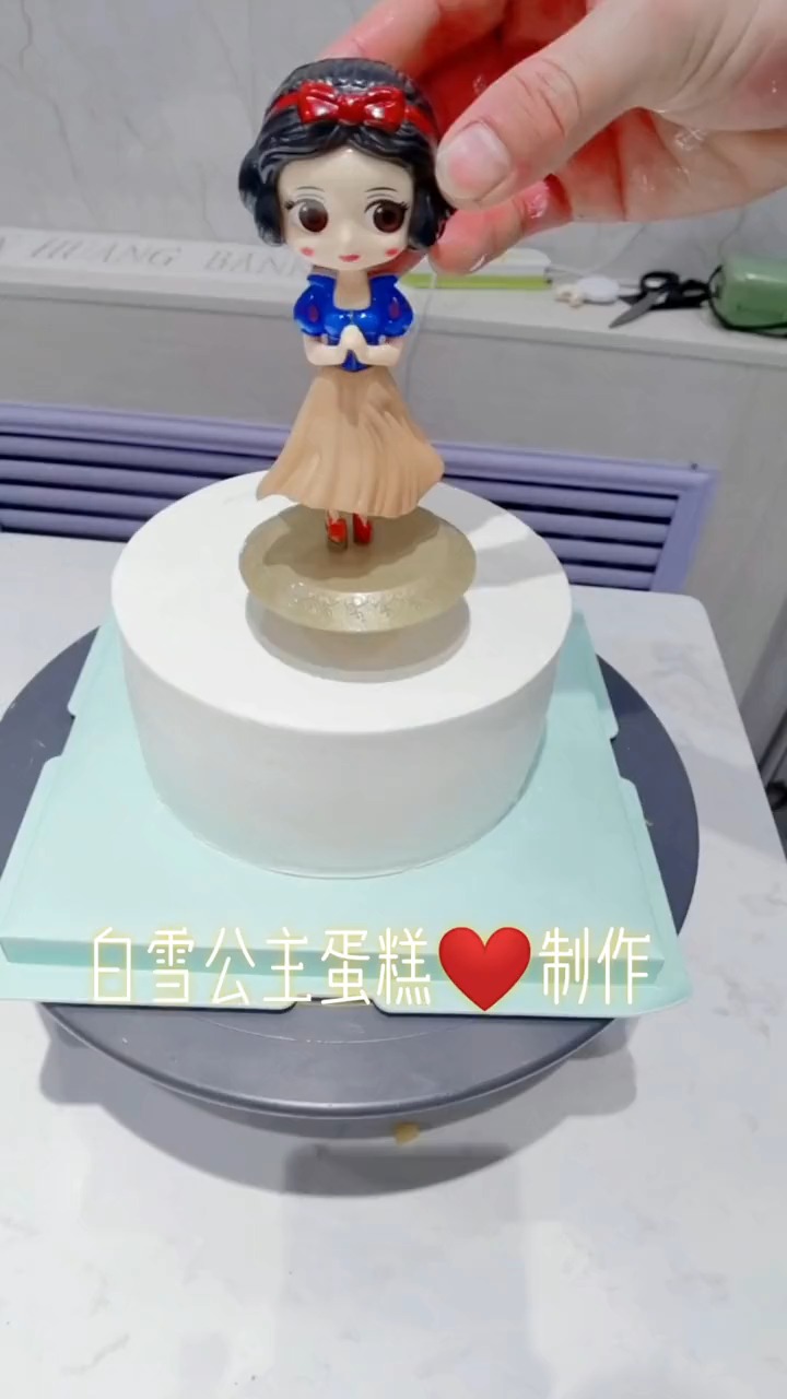 #春日好食光##创意场景蛋糕制作,那么多奶油你喜欢吗?还是喜欢水果多的蛋糕呢?#蛋糕 #烘