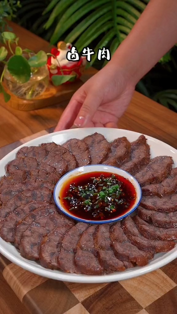 卤牛肉像我这样做,酱香浓郁、软烂入味