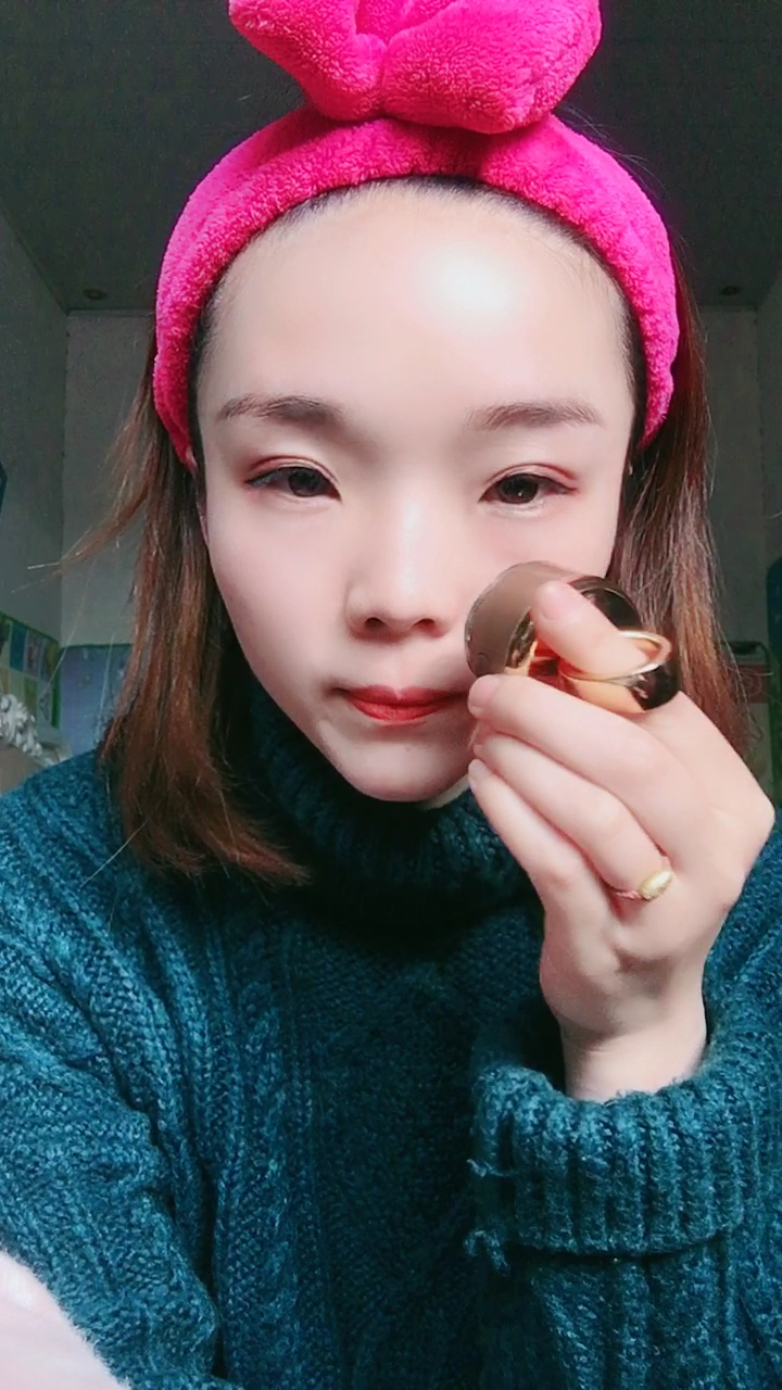 经朋友介绍这小东西,用不到一个月就把脸上的班点去掉的这么干净,豆印也不见了,真得