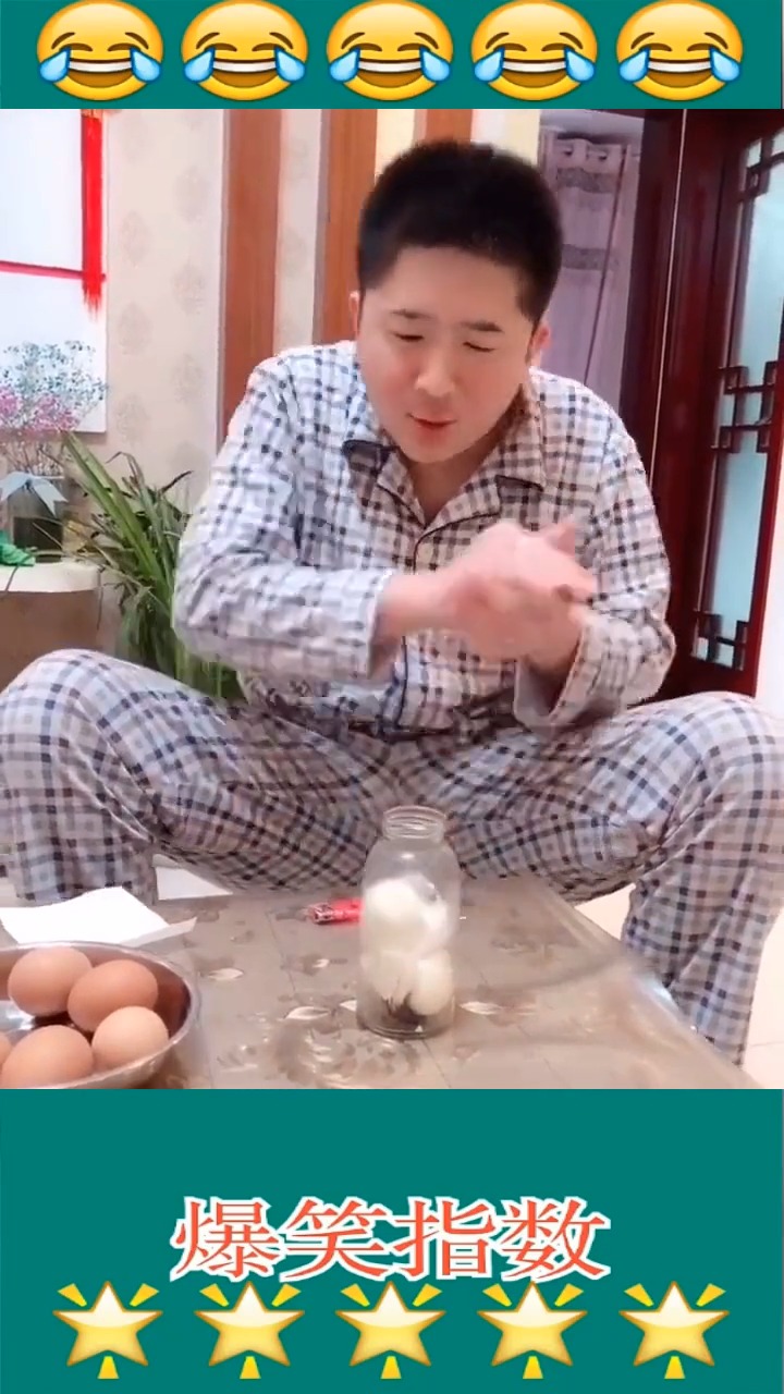 #娱乐#小伙挑战鸡蛋放到杯子里,没想到真的成功了,看这是什么原理