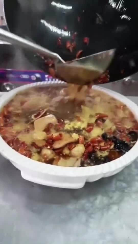 实拍酒店后厨,经典名菜毛血旺,最关键的地方在这最后一下