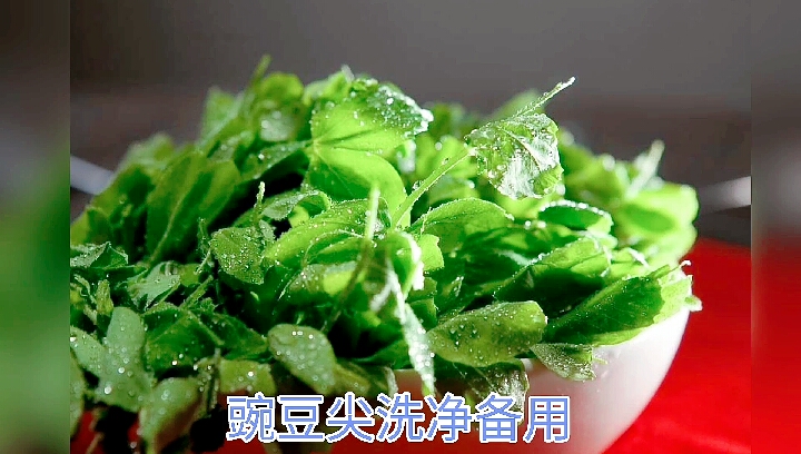 #快要憋疯的你#云南特色菜八大碗中的炸酥肉,外酥里嫩,秒变家常菜之一,豌豆尖酥肉汤,你吃过