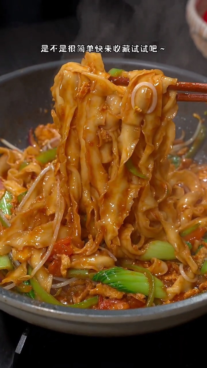 #美食#在家几分钟就能搞定的炒刀削面,做法简单又好吃～