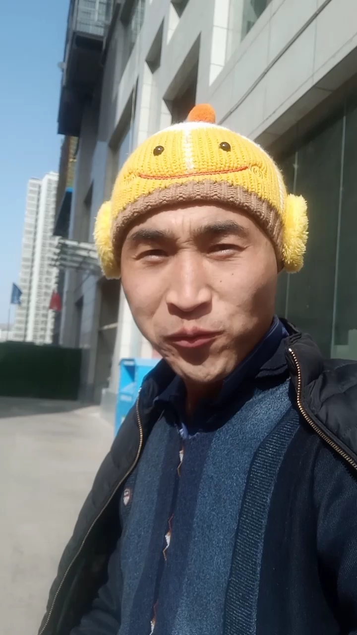 吃不饱饭的老黄鸭!