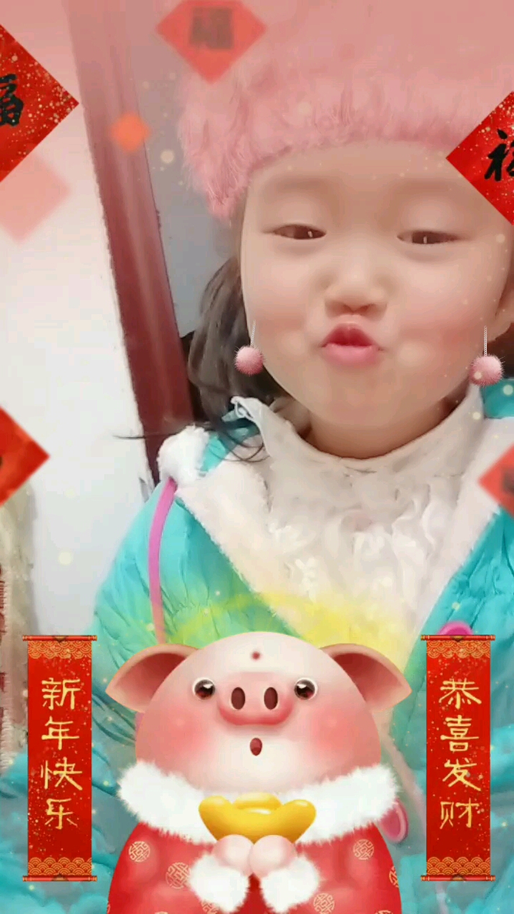 自己把生日蛋糕弄到脸上