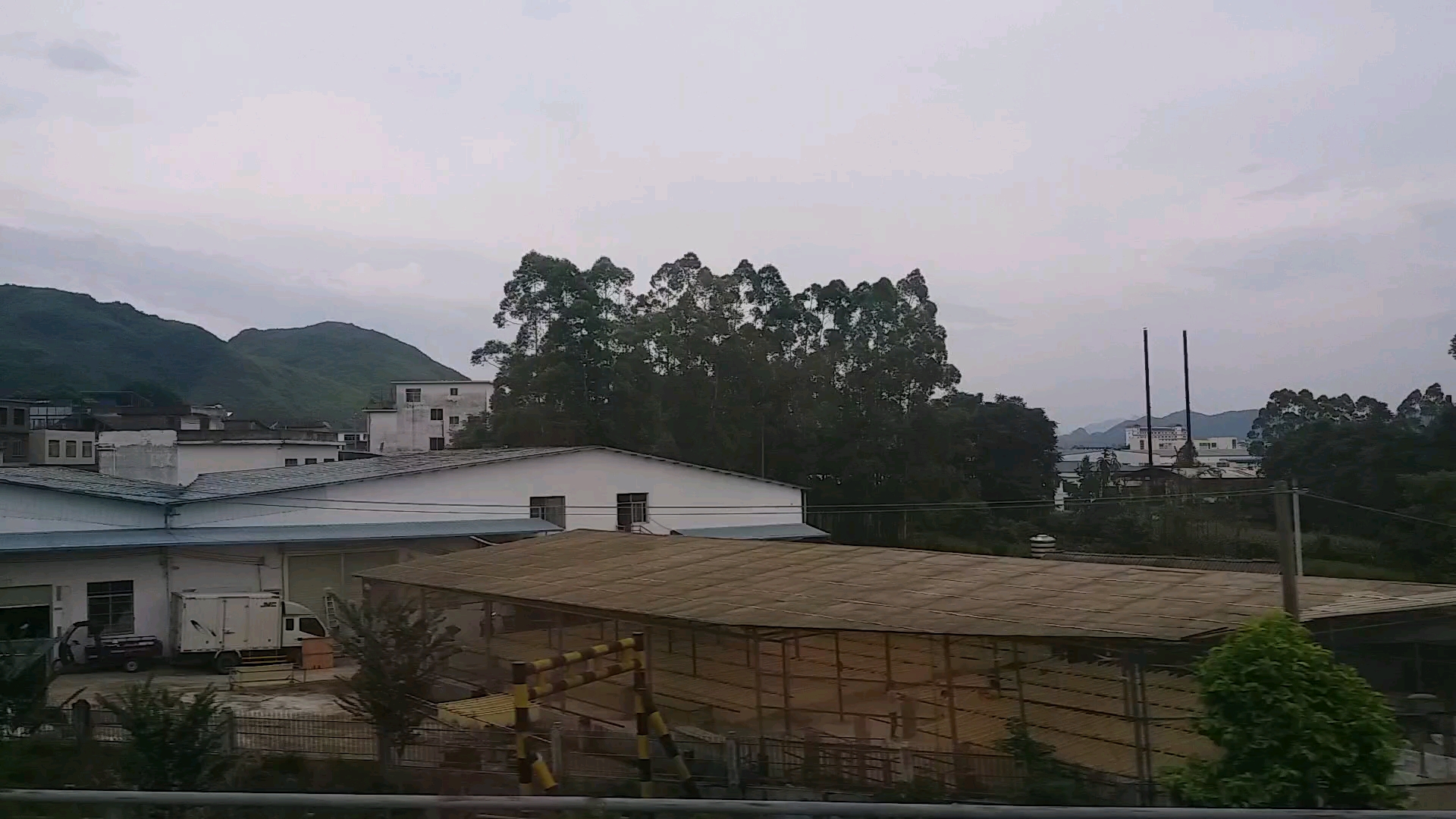 火车素描江南景色