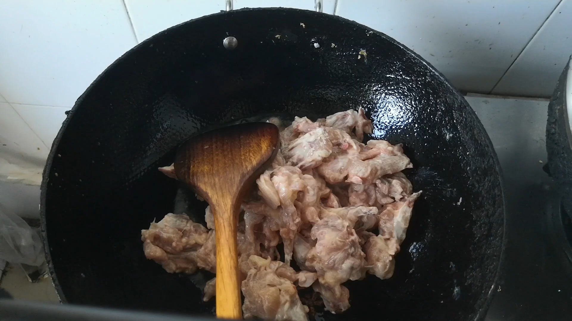 #自制美食#鸡叉骨炒辣椒 鸡排骨炒辣椒 有鸡肉 有鸡排骨 味道很好啊 唯有美食与你的健康