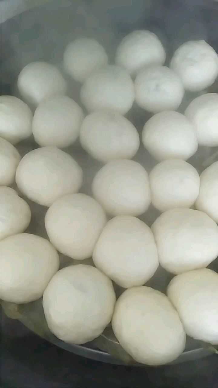 刚出锅的绿豆馅馒头,谁想吃来。