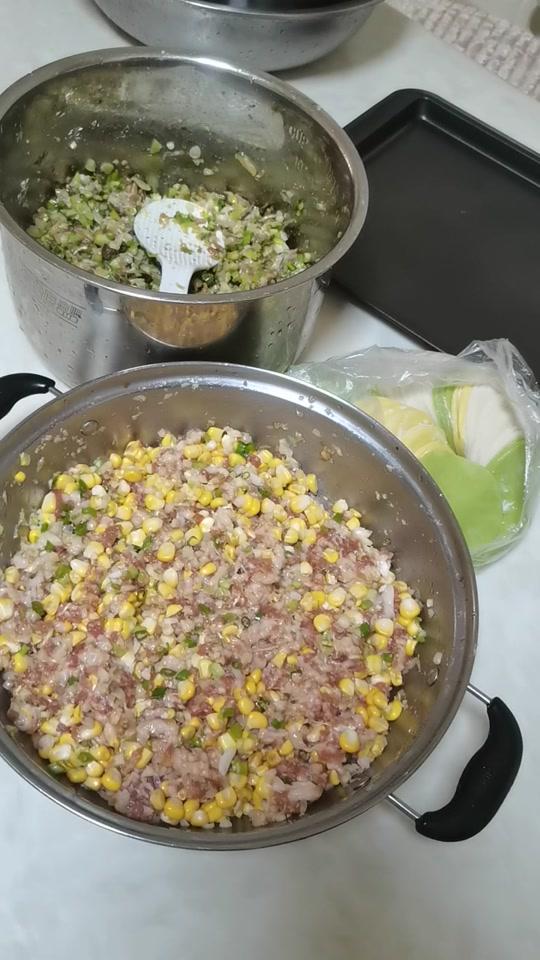今天中午跟闺蜜一起包的饺子,太好吃了