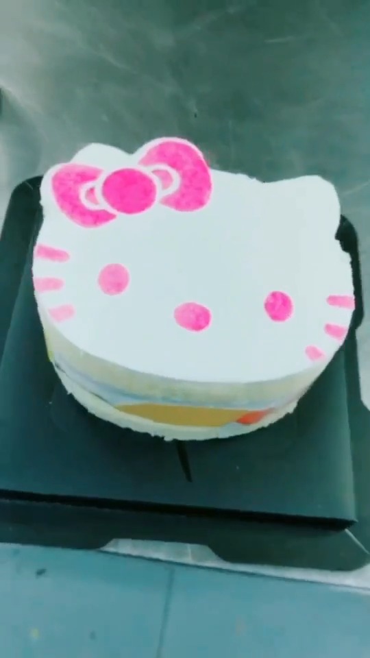 HelloKitty水果夹心奶油蛋糕,萌萌哒!