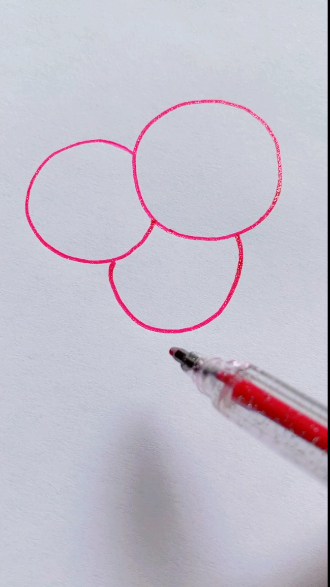 #简笔画#用三个圆圈画玫瑰花,意想不到的简单。