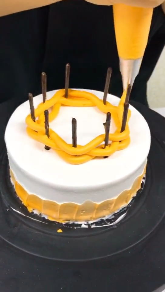 阿姨非要做一个织毛衣蛋糕,太服气了!