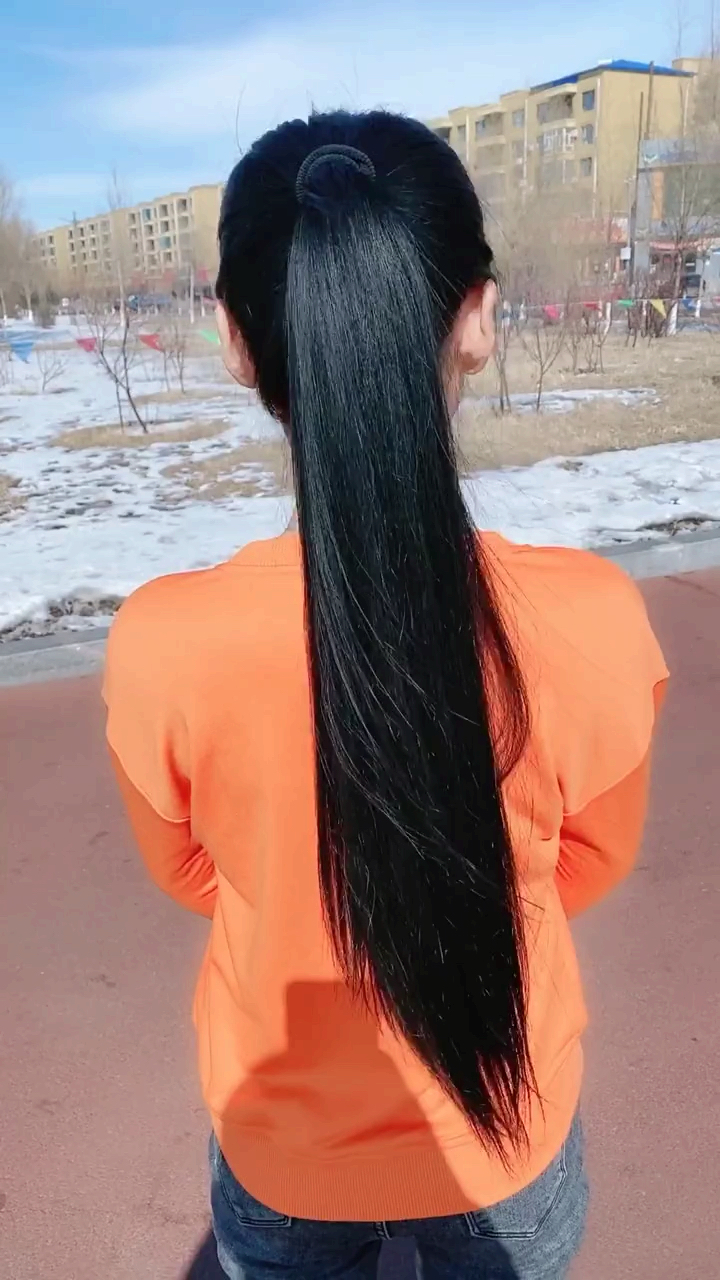 方法一:生姜、何首乌、油茶籽、侧柏、当归、积雪草这几种中草药,加入第二遍洗米水