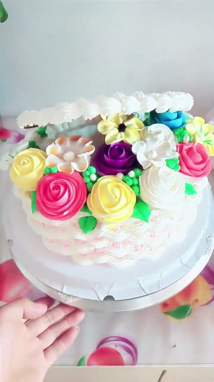 花篮编织奶油生日蛋糕,喜欢吗!