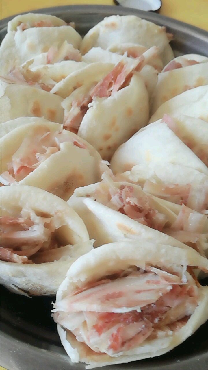 寿阳特色小吃猪头肉夹饼