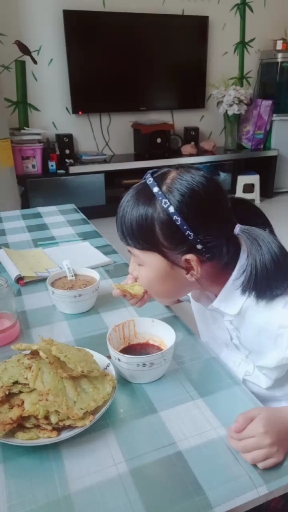 #音为有你#第一次给闺女做的菜瓜饼,吃得真香!