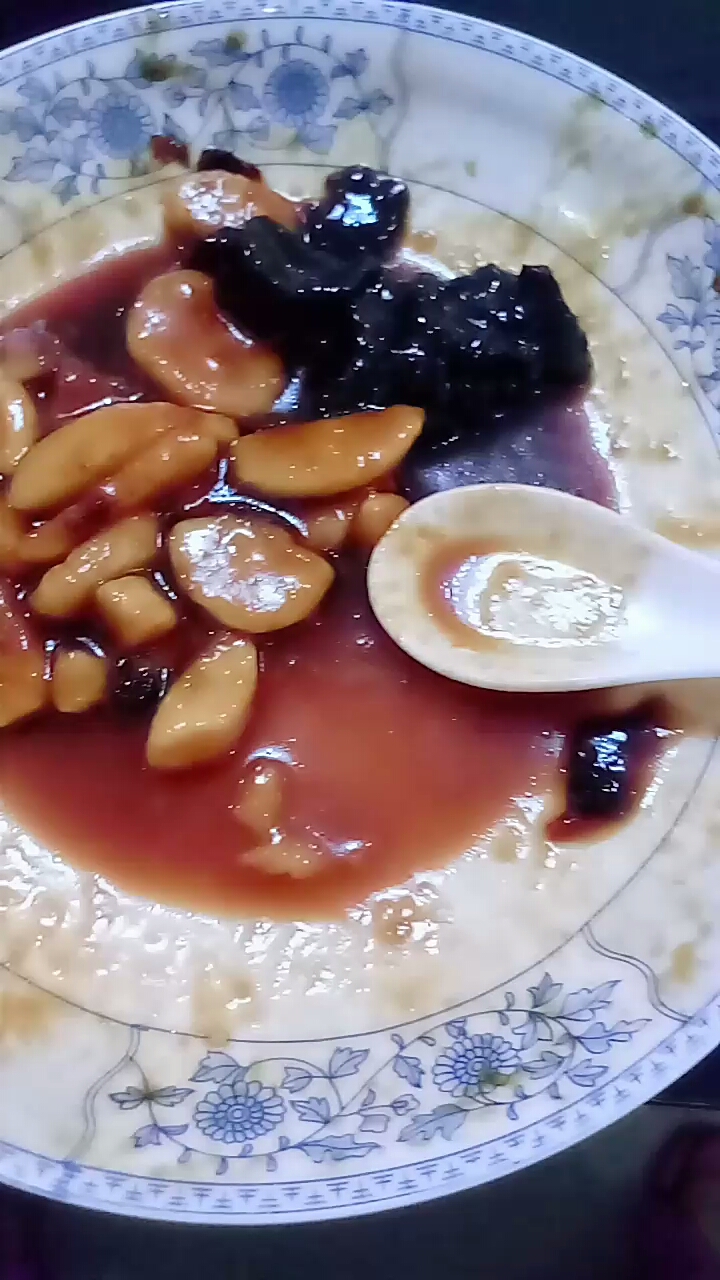#黑暗料理之王#自己做的拔丝香蕉,留着泪也要吃完