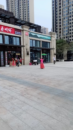 武汉热干面创始人蔡明伟的分店在四新北路连通港西路开业