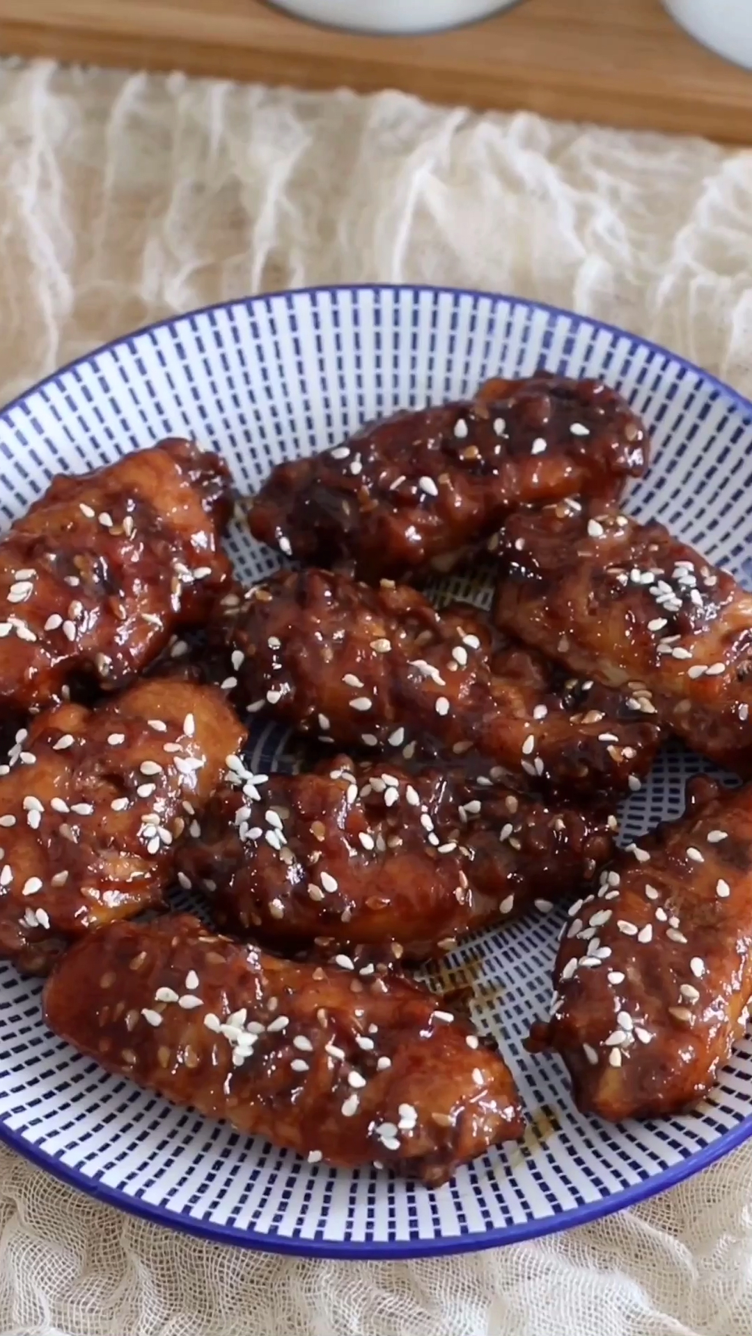 #美食#好吃到连骨头都想啃的蒜香黑椒鸡翅,一定要来试试哟!