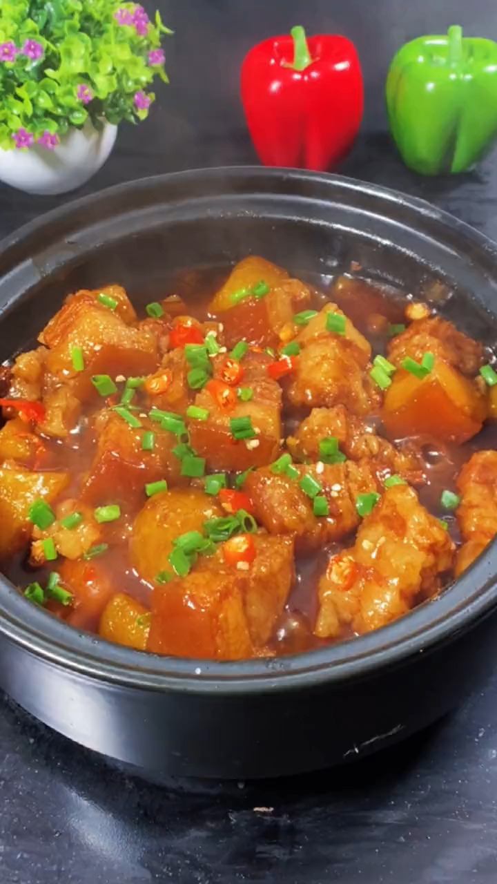 #自制美食#土豆红烧肉 入口香糯,肥而不腻,在家也能做大厨!