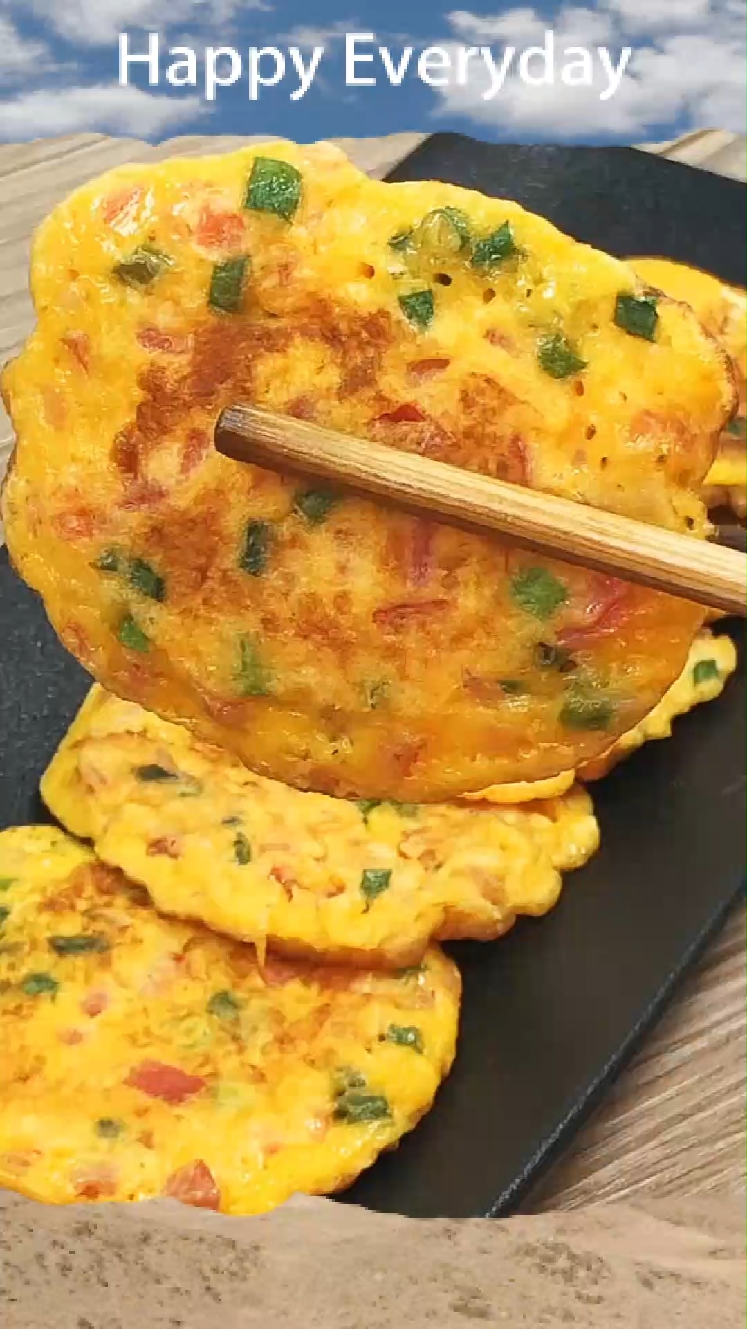 不加一滴水一个西红柿两个鸡蛋教你做出营养美味的西红柿鸡蛋饼