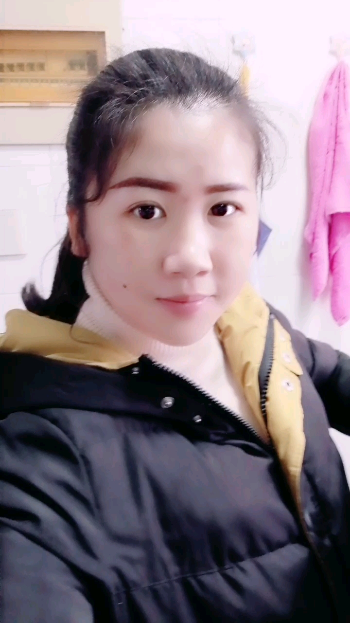 贵州特色凉拌鱼腥草和海带丝