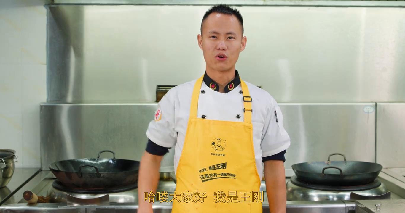厨师长教你:“葱烧鲤鱼”的家常做法,汤汁浓郁,鱼肉细嫩,收藏#舌尖上的美食 #美食 #美食