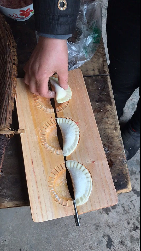 #包饺子#给妈妈做了一个木制 包饺子神器