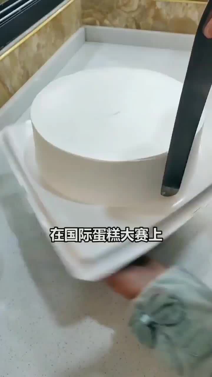 国际蛋糕大赛中,中国蛋糕惊艳全场,外国人都舍不得吃!,