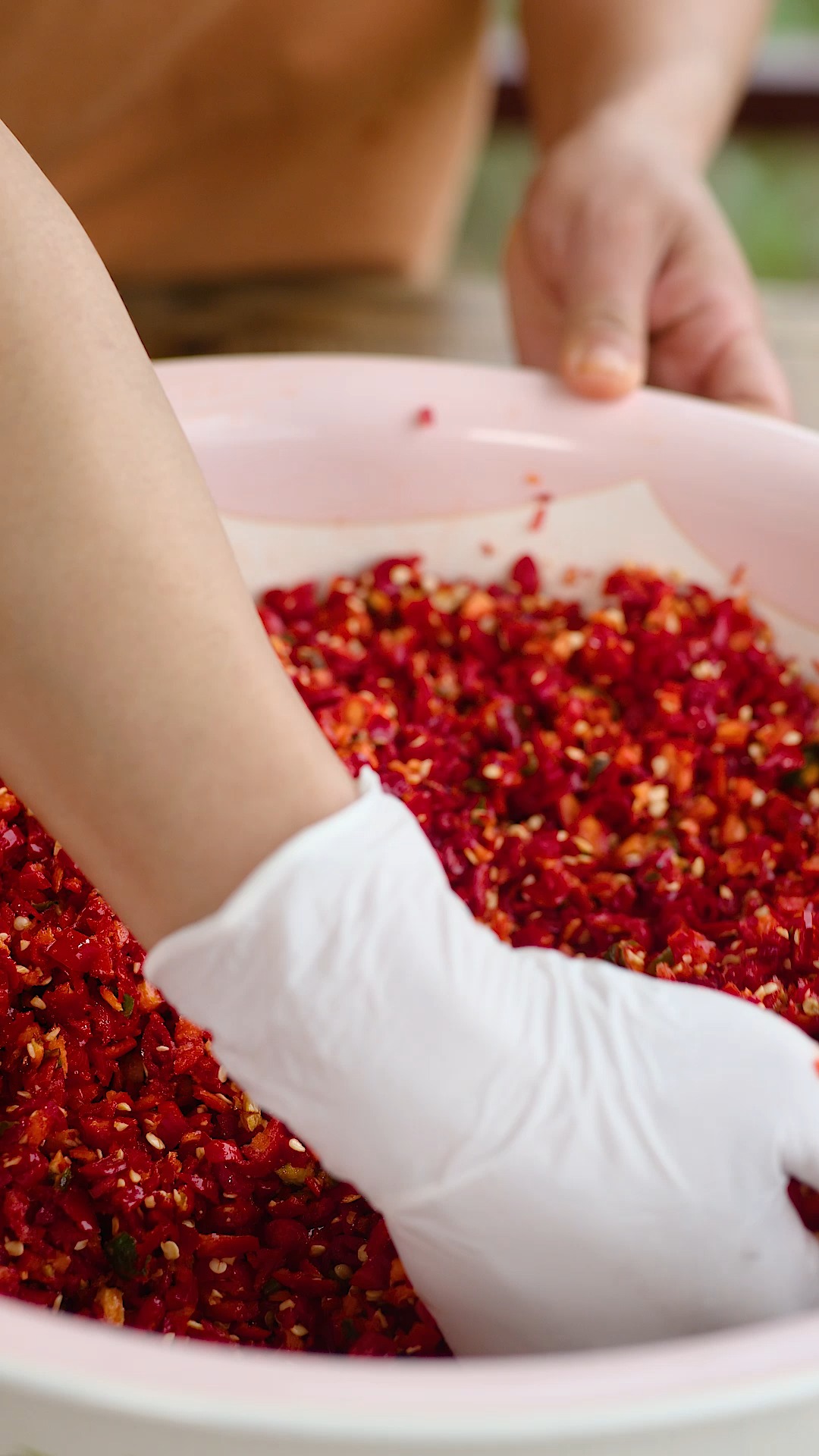 #美食#纯手工茶油剁辣椒做法,鲜香够辣,用来做菜拌饭至少能干3碗饭。