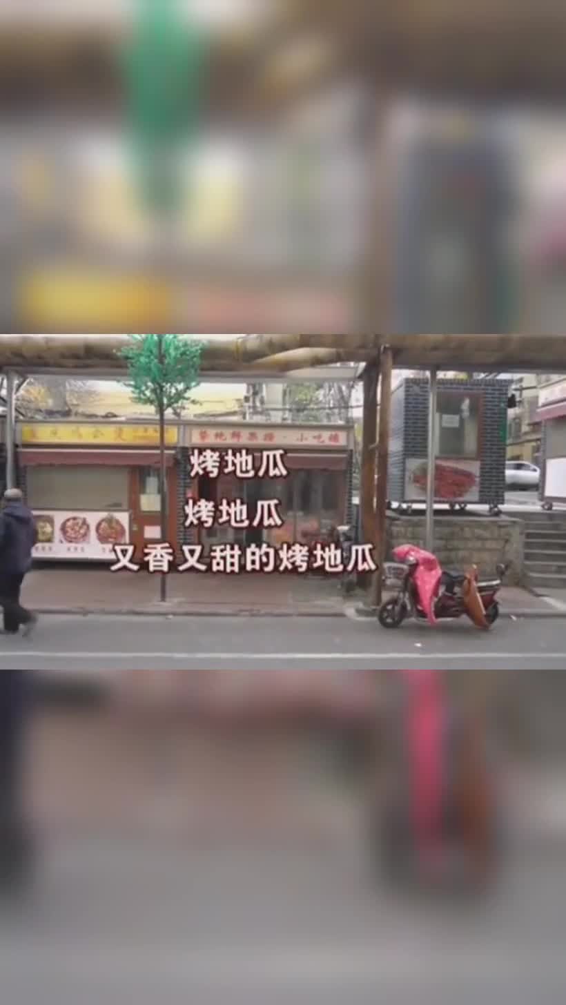 大叔自嘲幽默的广告语,居然成了网红,听后我也笑了!