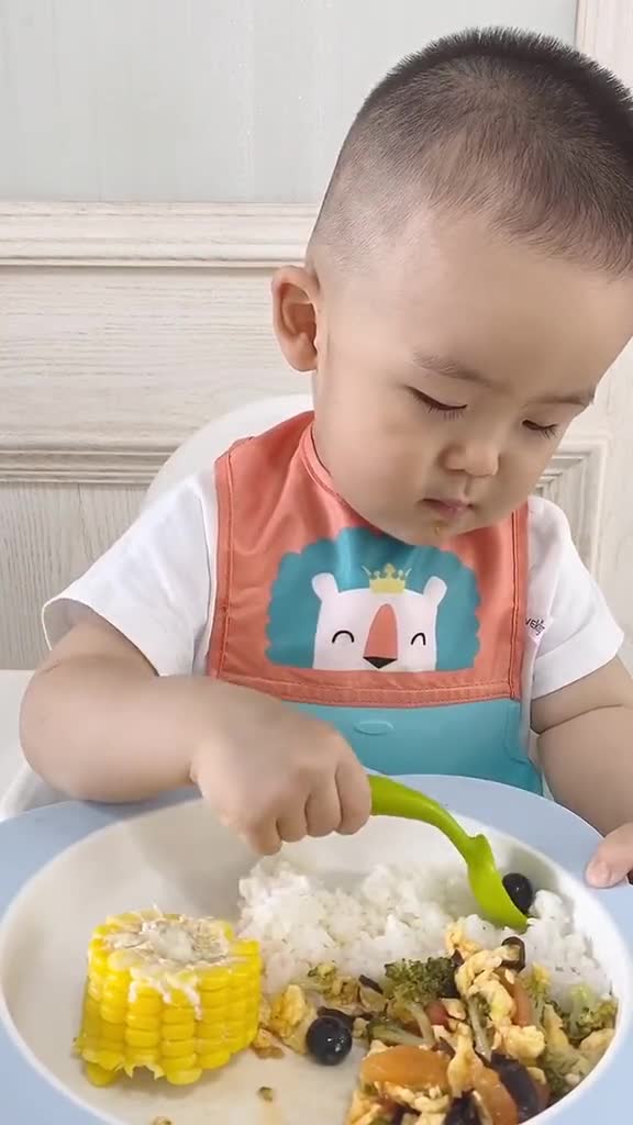 早上喝了牛奶吃了零食还是忍不住对饭菜心动呀