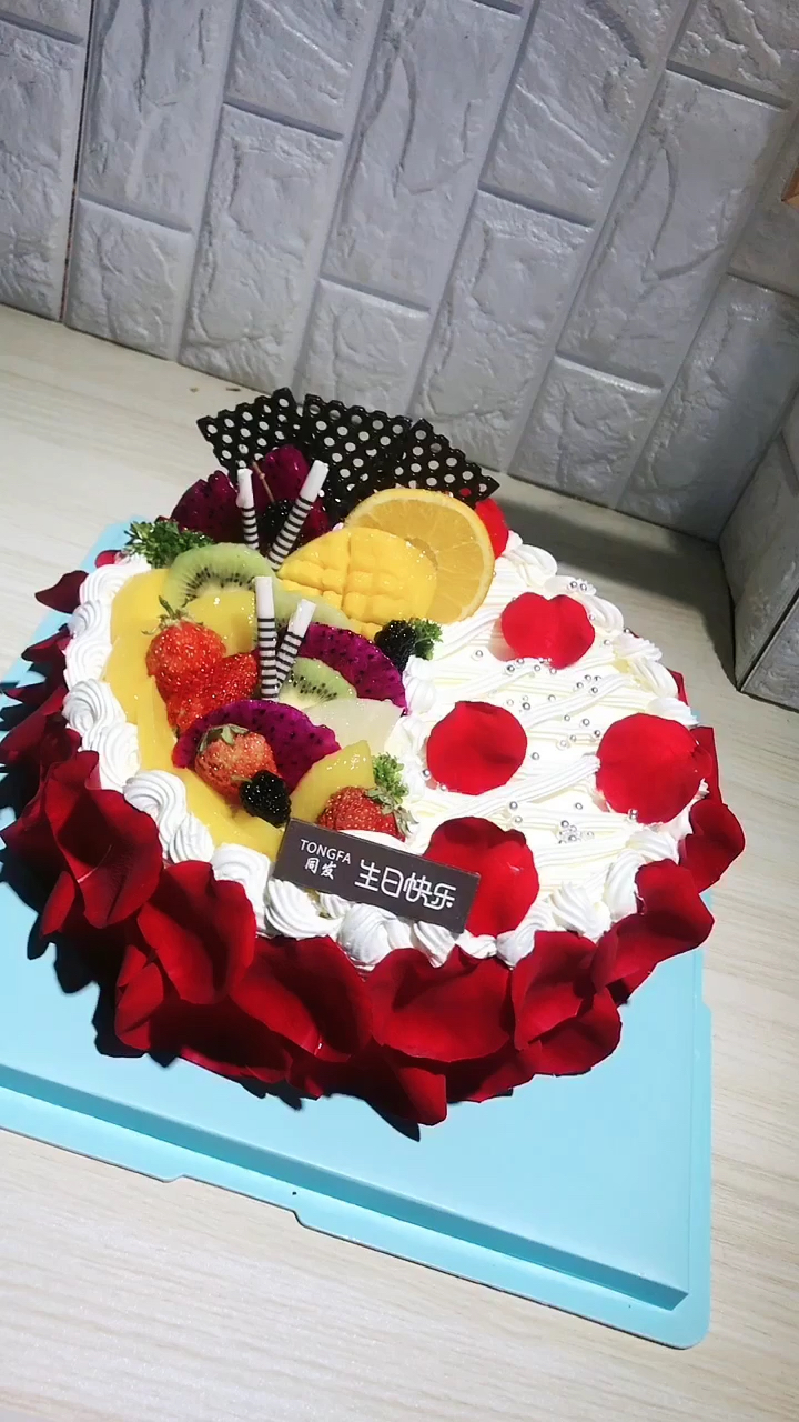 美美的玫瑰花瓣蛋糕