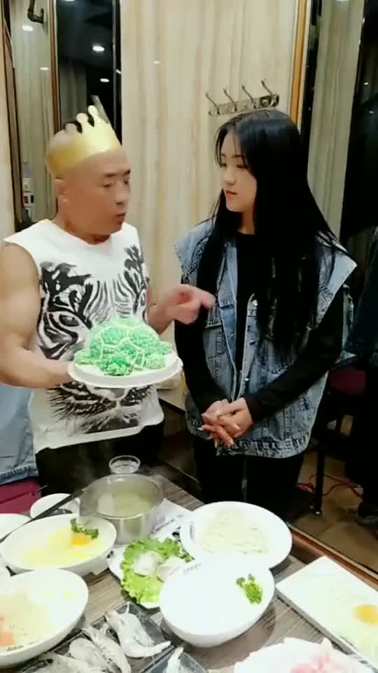 爸爸过生日,没想到女儿竟然做了个这样的蛋糕