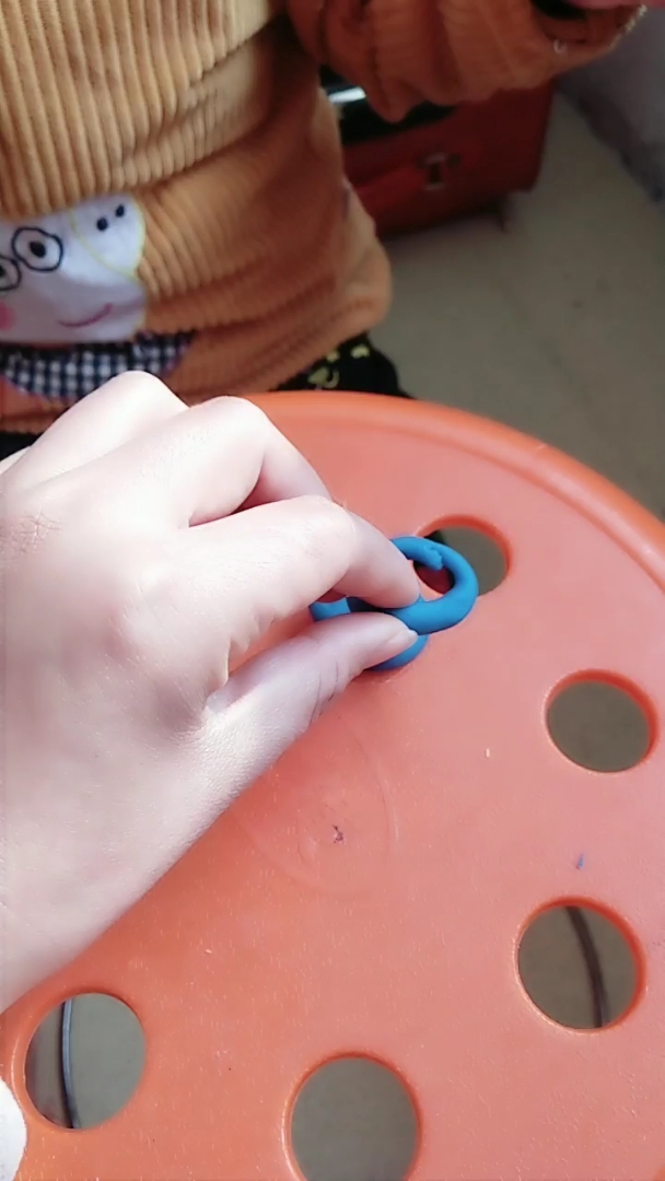 橡皮泥。甜甜圈。