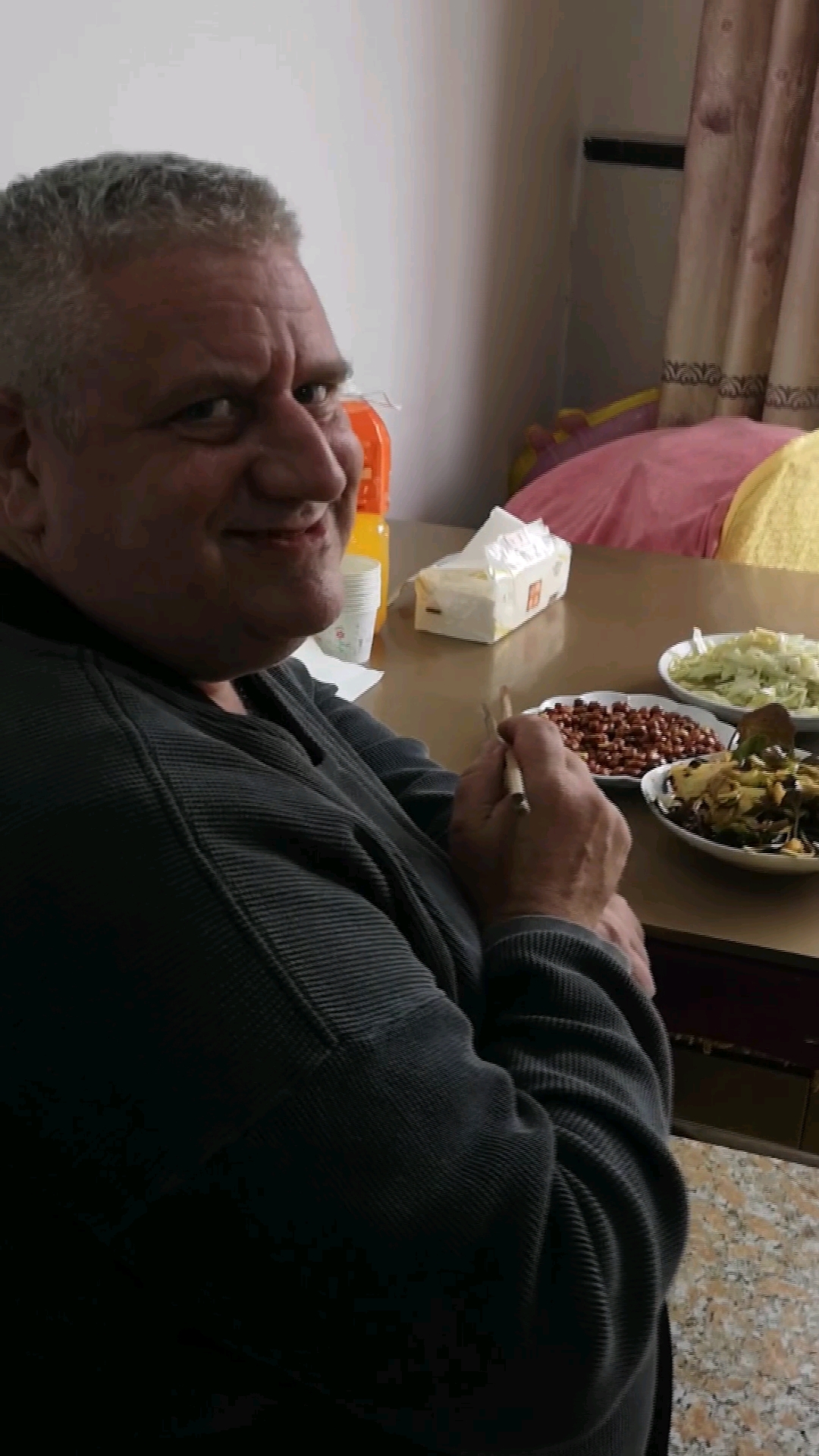 #欢乐幸福年#幺舅请我们吃(朱沱)汆汤肉,老婆的最爱,有谁知道汆汤肉里面有些什么食材?