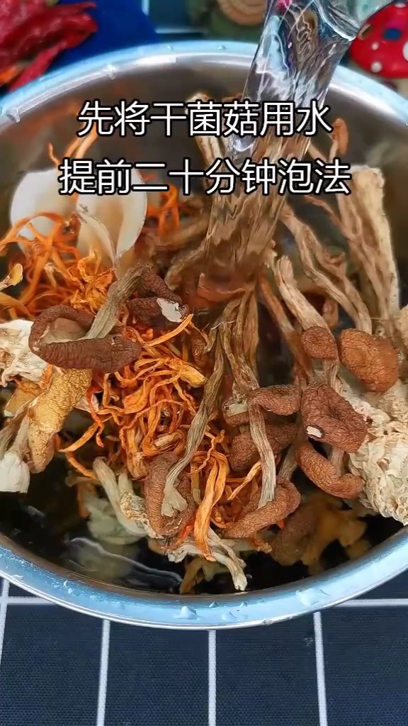 排骨汤是一道传统的家常菜,口感咸咸适合全家人今天就教大家怎么做好吃吧