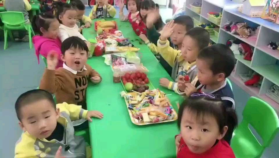 幼儿园在加餐