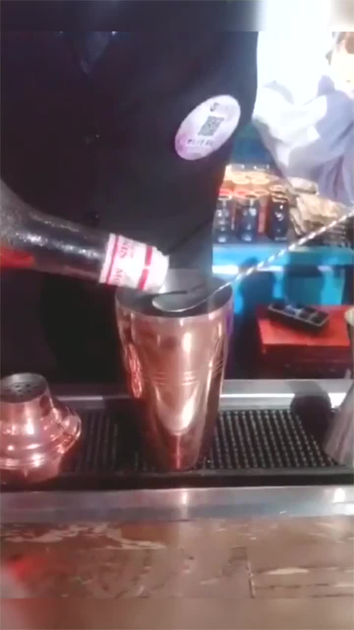 起源于舞台剧“红粉佳人”的世界著名鸡尾酒。