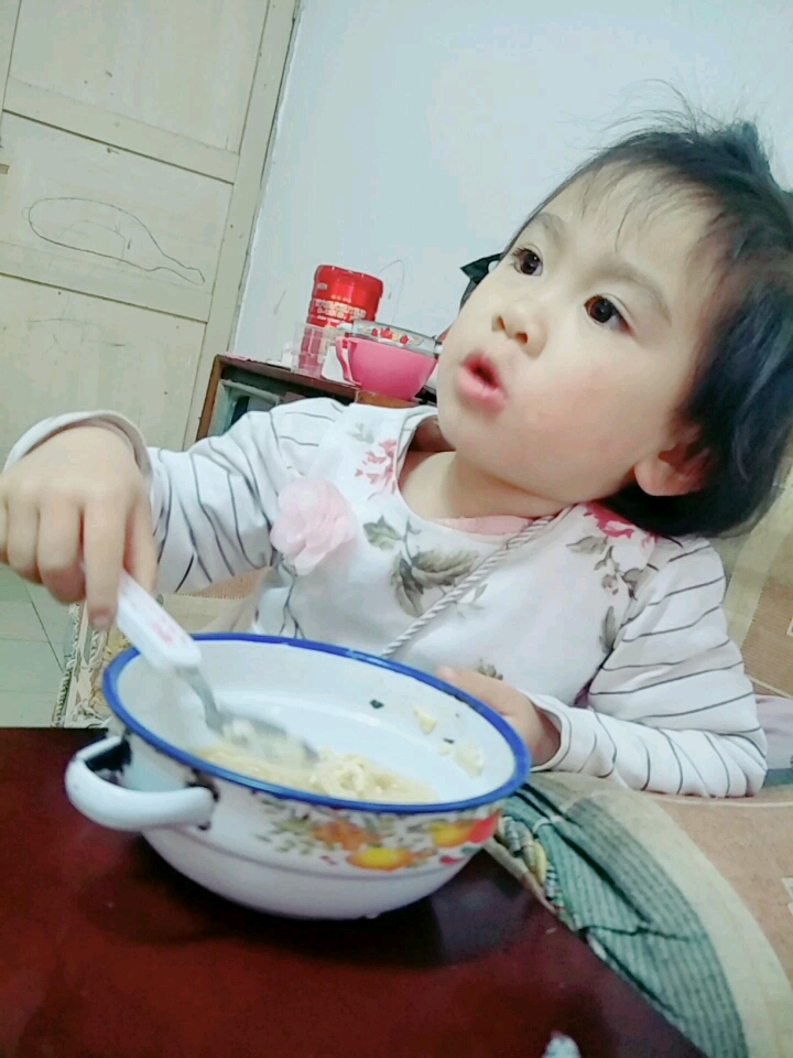 #表情大比拼#吃个早餐吃出表情包